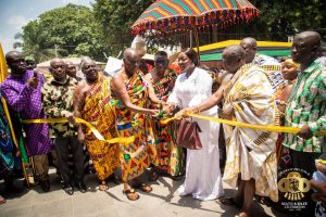 Lady Julia cuts ribbon